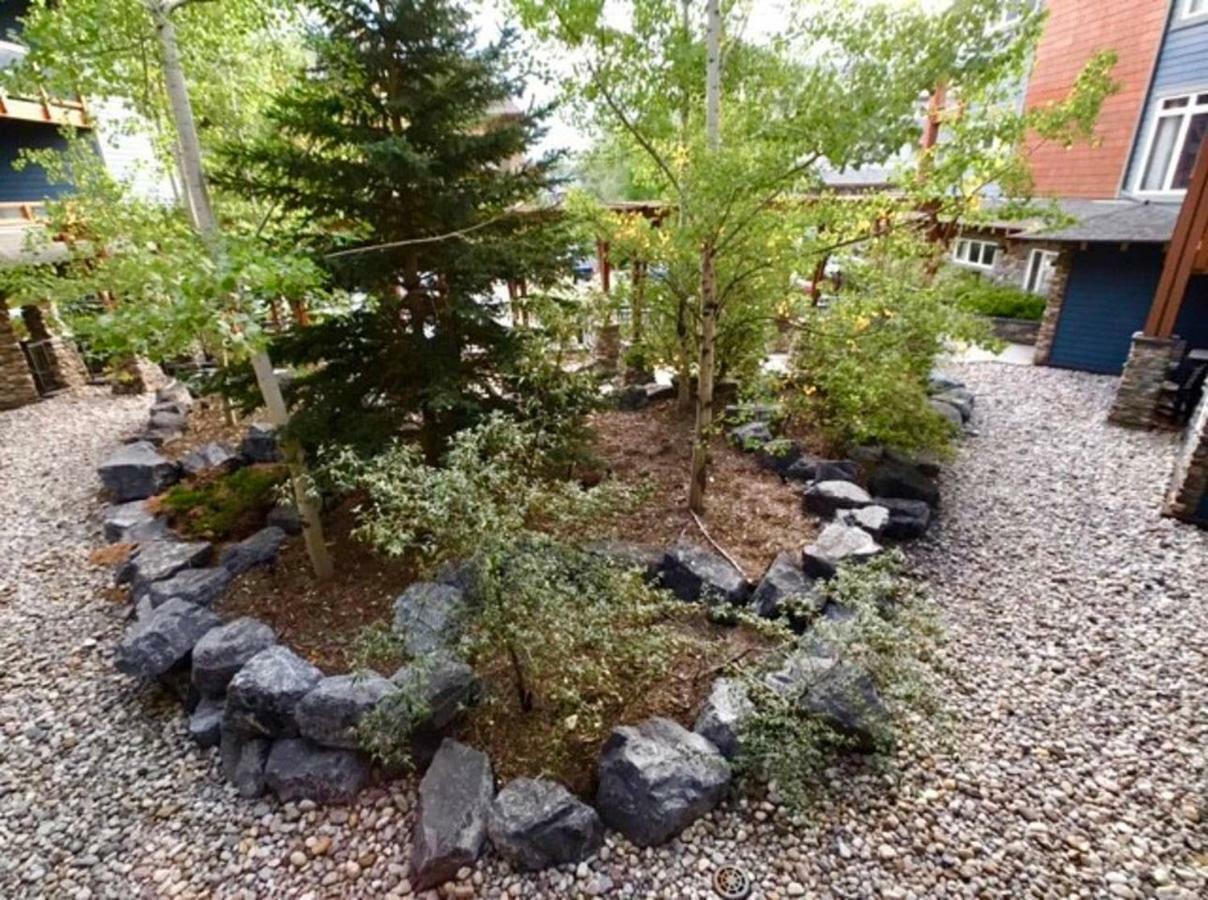 Luxurious & Spacious Mountain Retreat 캔모어 외부 사진